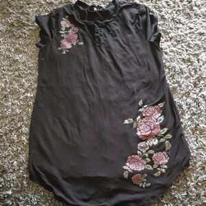 Chic Black Floral Embroidered Tunic